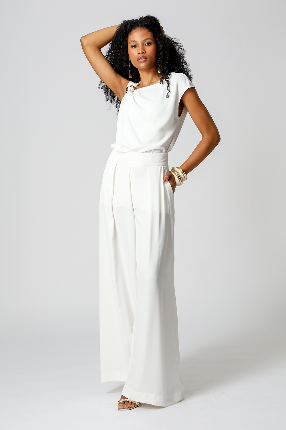 Calça Pantalona Com Prega Frontal - OFF WHITE
