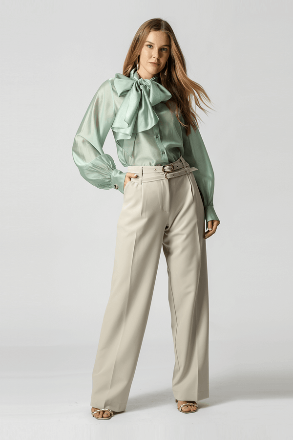 Calça Alfaiataria Com Pregas e Cintos - GELO ESC