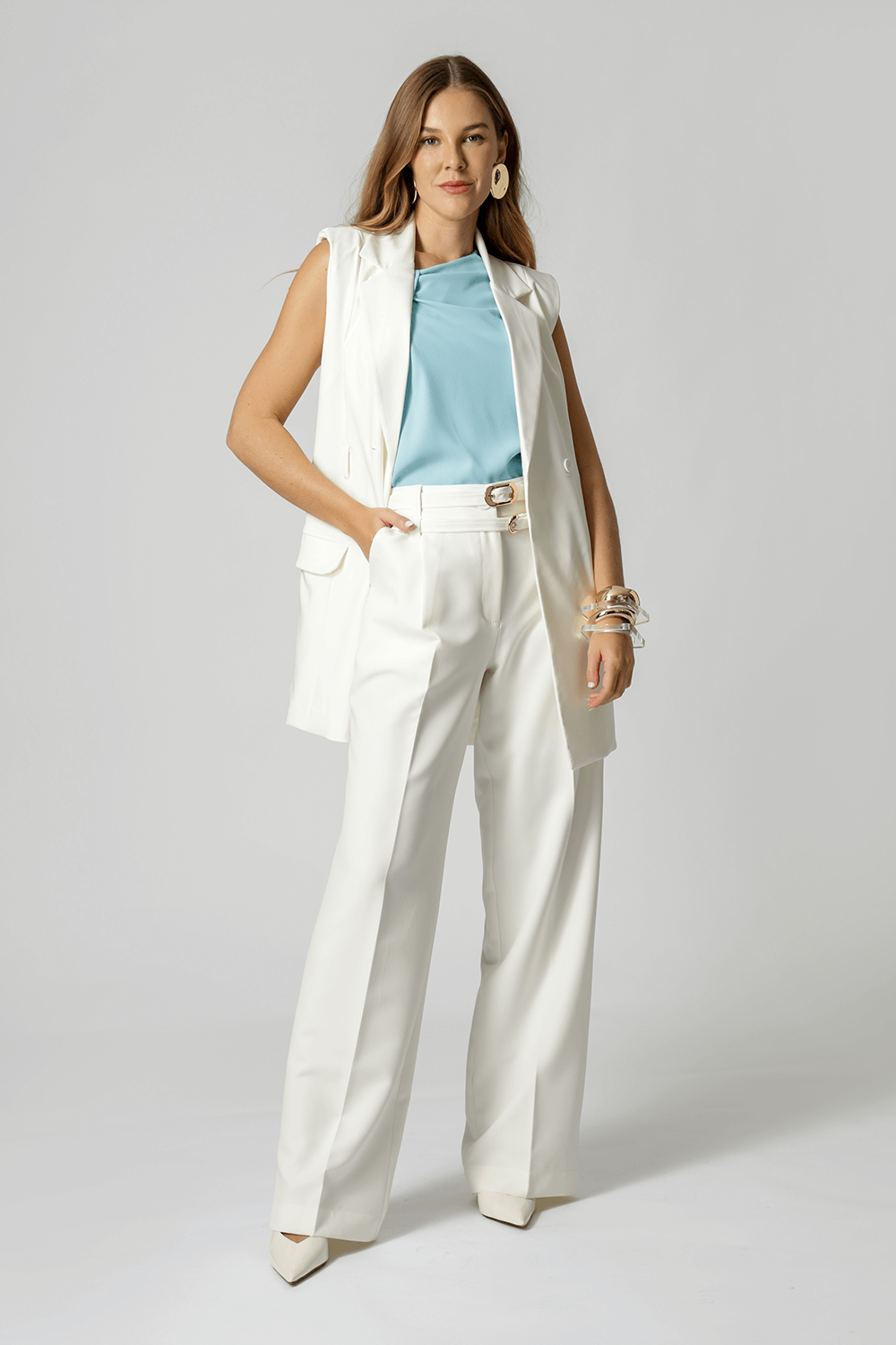 Calça Alfaiataria Com Pregas e Cintos - OFF WHITE