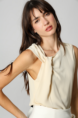 Blusa Decote Assimétrico Com Prega - CRU