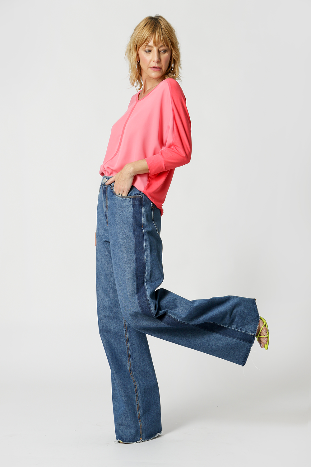 Blusa bicolor con mangas murciélago - CORAL 4