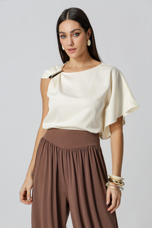 Blusa de Cetim Com Manga Assimétrica - CRU