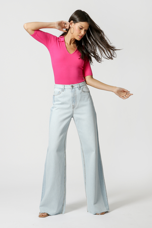 Blusa básica con cuello en V - ROSA 1