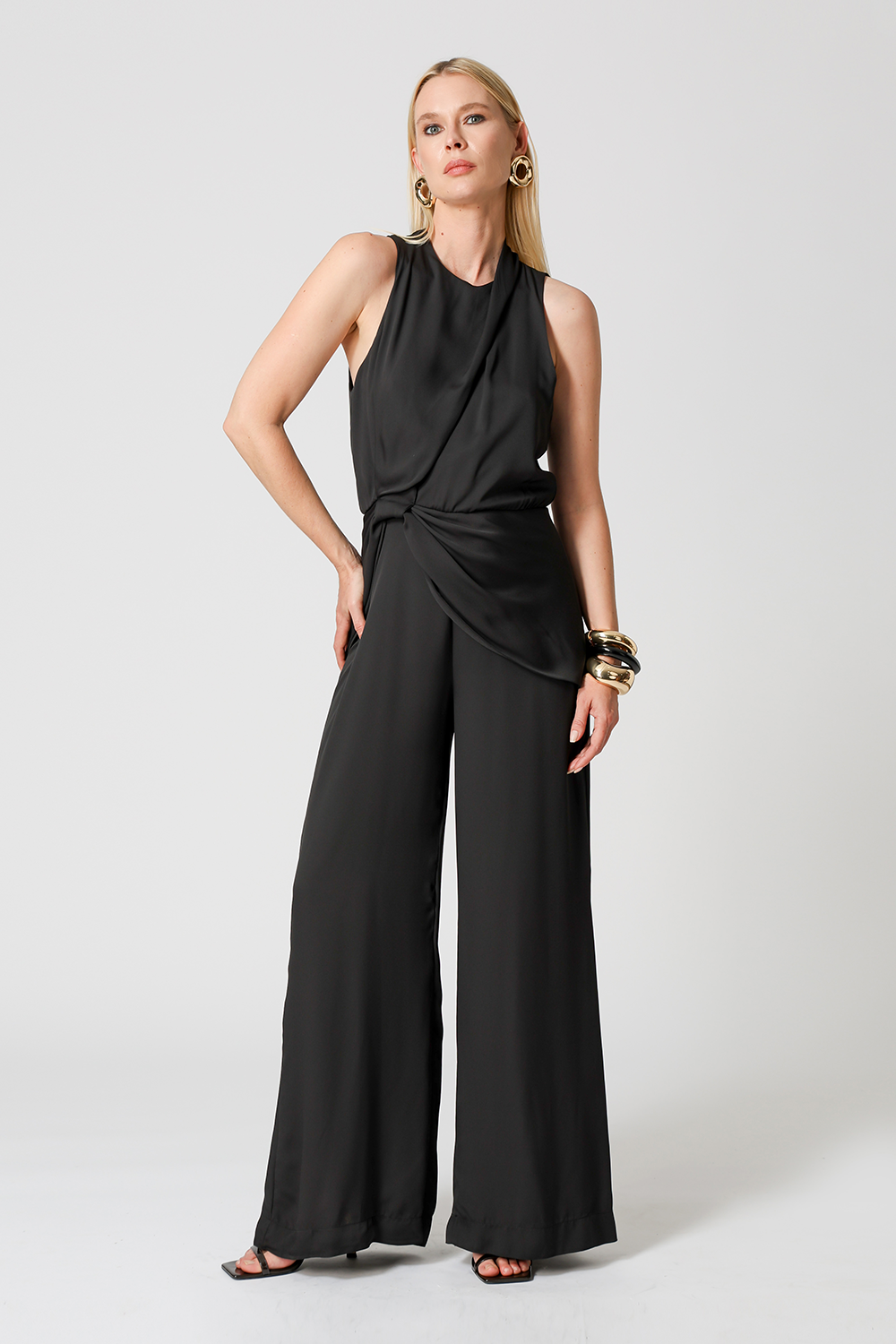 Macacão Com Pala Sobreposta - PRETO