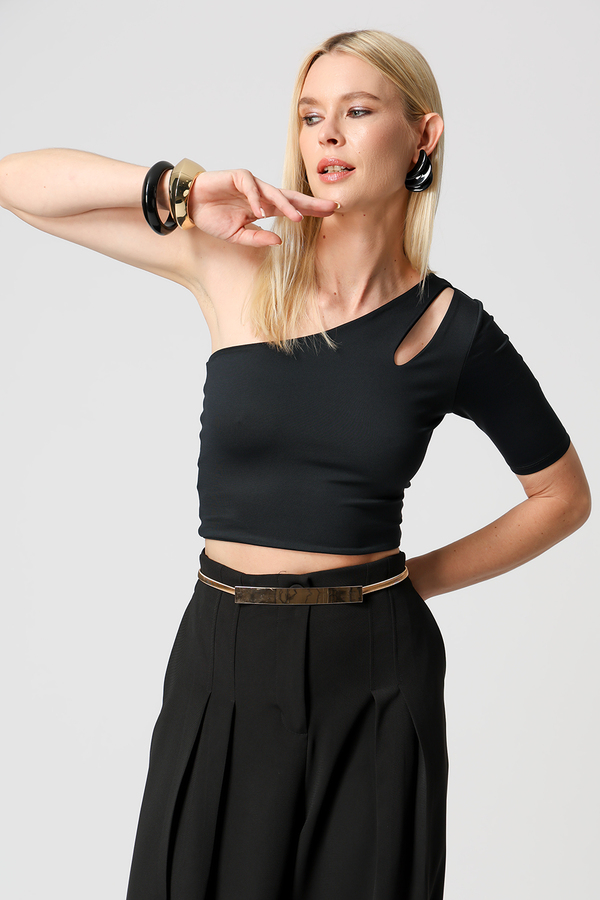 Blusa Ombro Único Vazado - PRETO