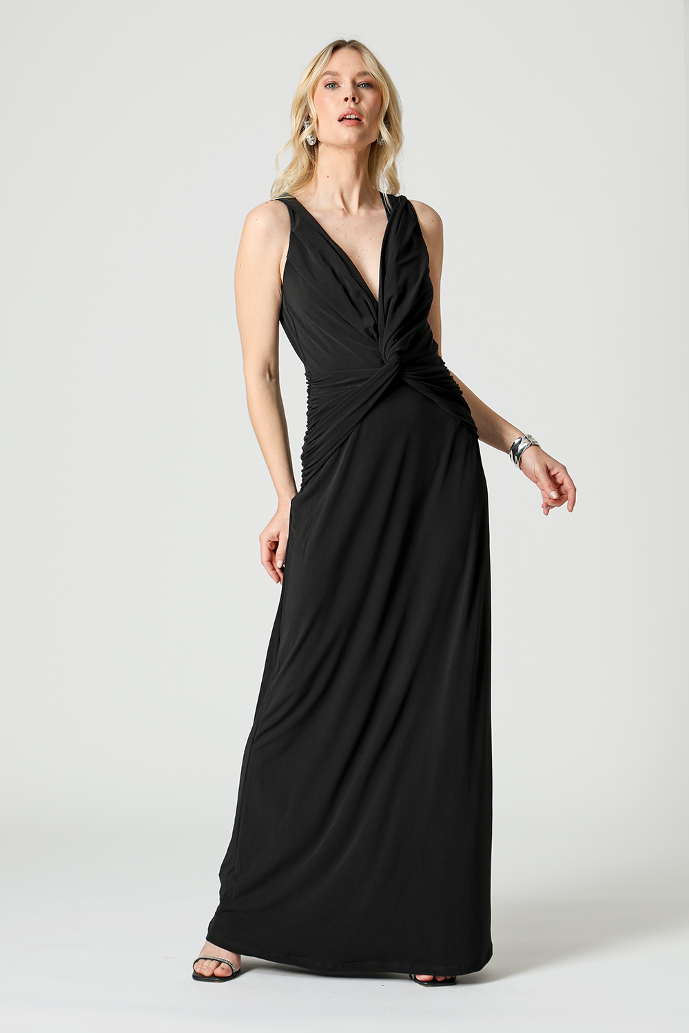 Vestido Decotado Frente Torcida em Malha Ity