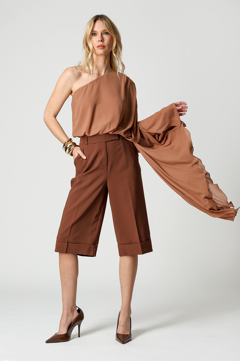 Calça Capri De Barra Italiana Em Alfaiataria