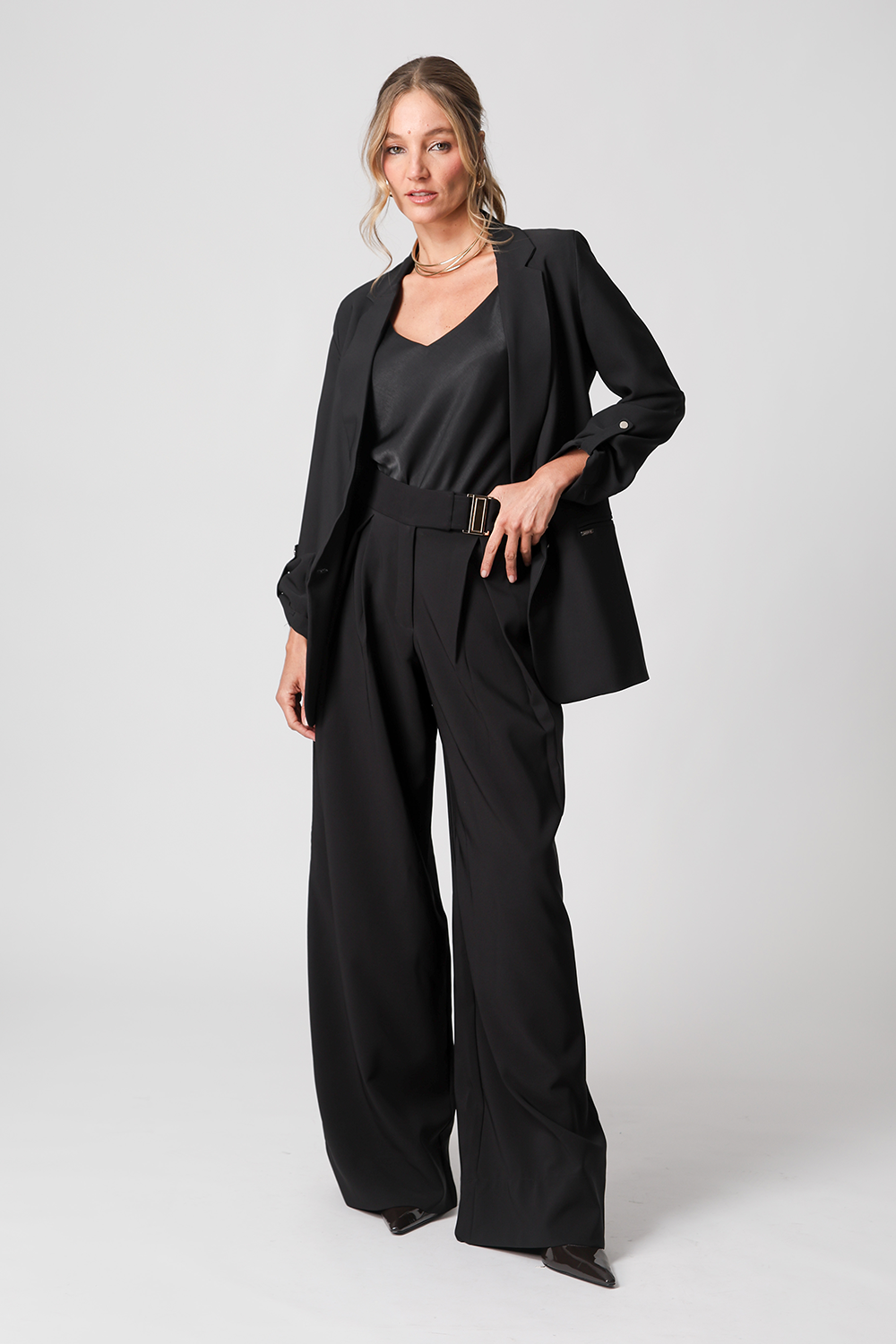 Calça Pantalona De Alfaiataria Com Fivela - PRETO