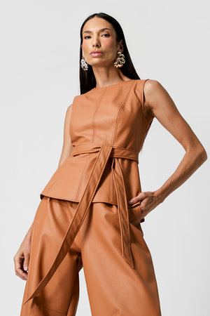Blusa Peplum em Couro Sintético Com Faixa