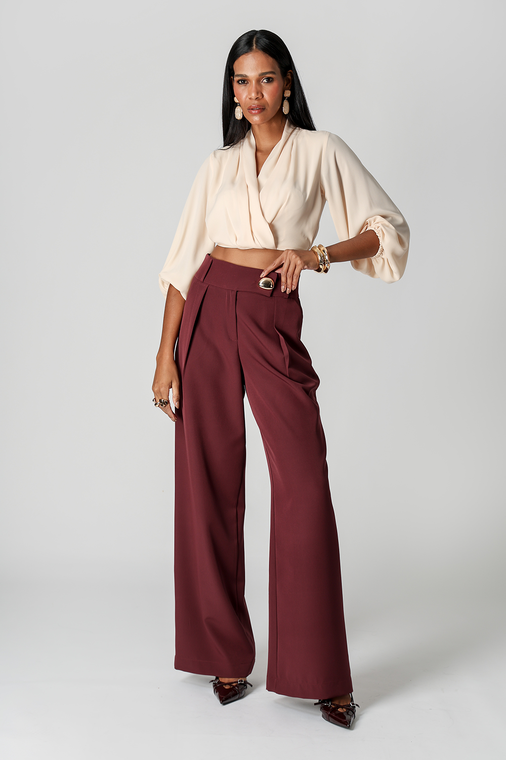 Calça Minimalista Alfaiataria com Botão Dourado