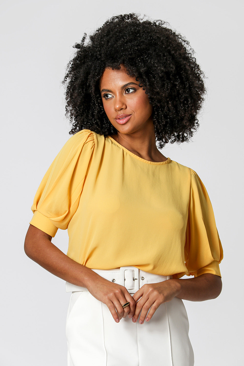 Blusa con mangas abullonadas - SOL