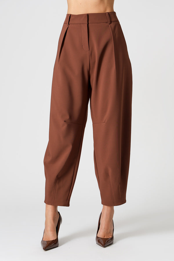 Calça Barrel Com Pregas e Bolsos - TABACO