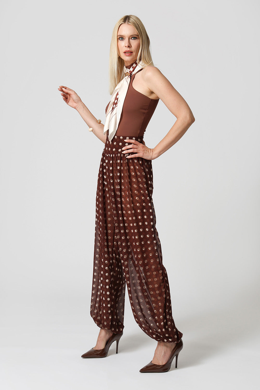 Blusa Ombro Único Com Gola - TABACO