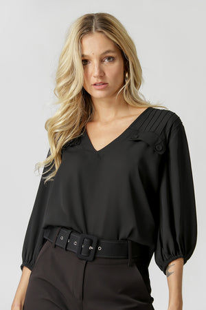 Blusa fluida de crepé con detalle en los hombros - NEGRO