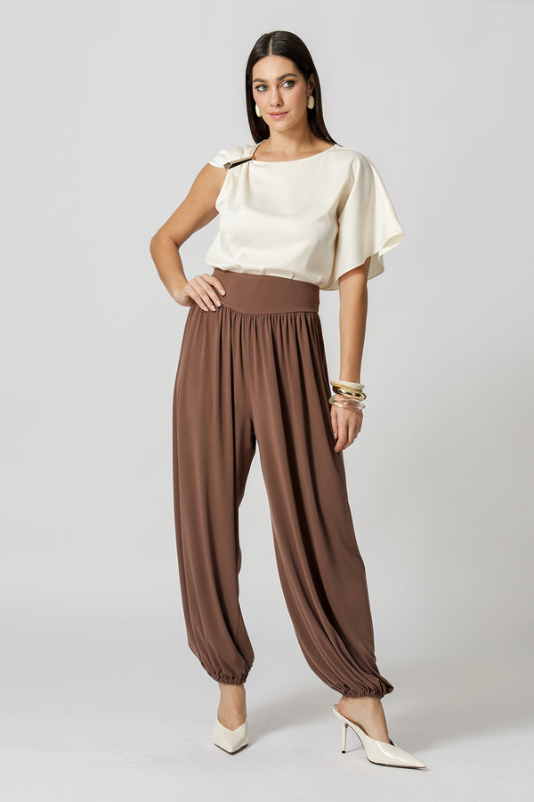 Blusa de Cetim Com Manga Assimétrica - CRU