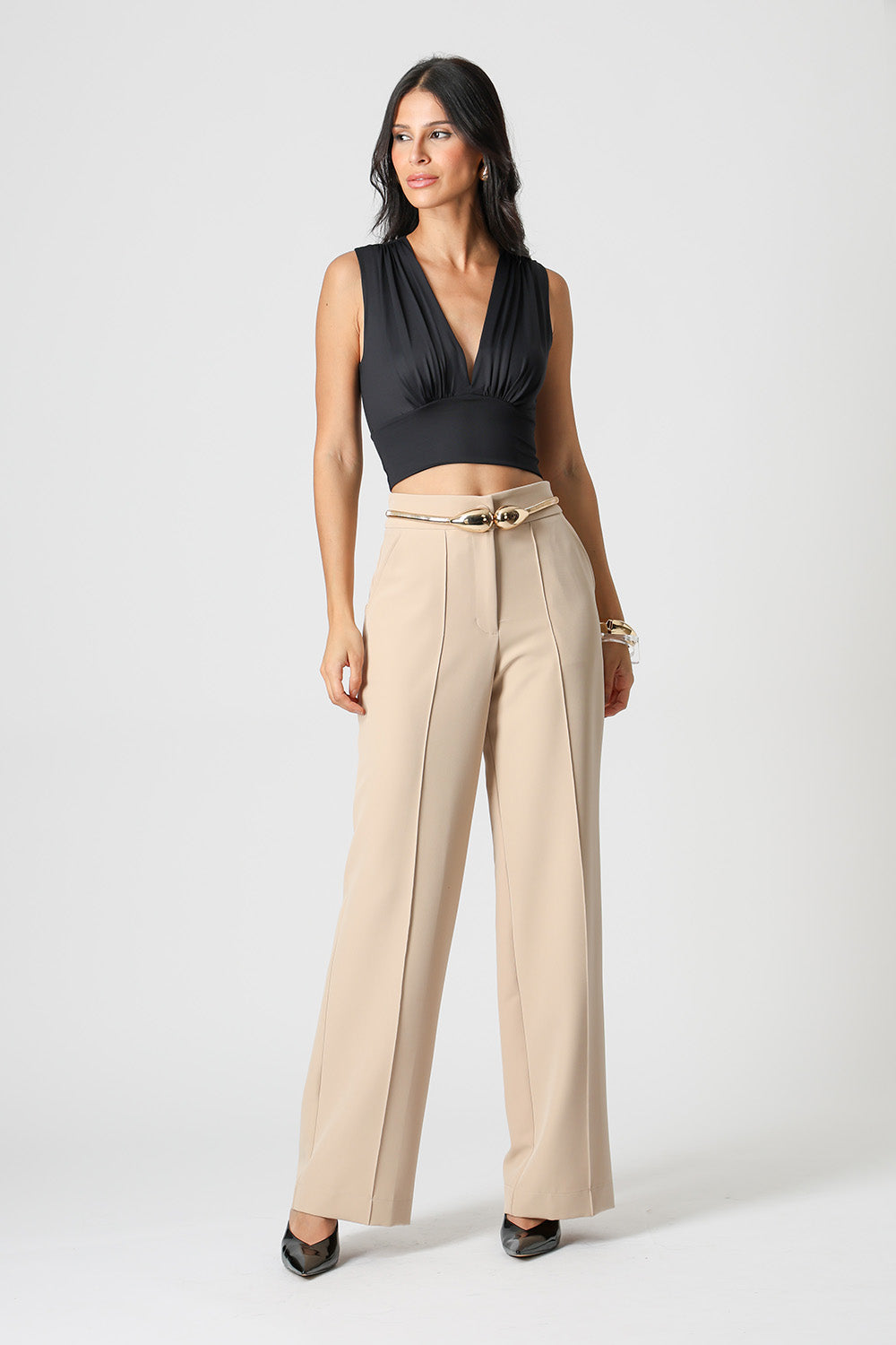 Blusa corta con cuello en V - NEGRO 1