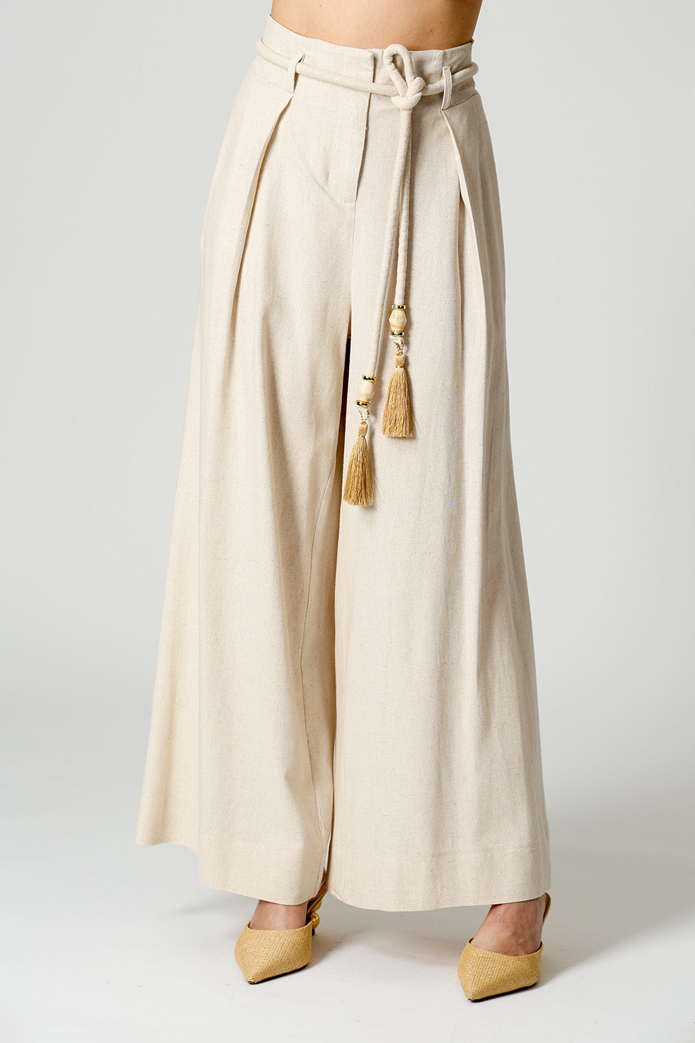 Calça Ampla Com Cinto De Cordão