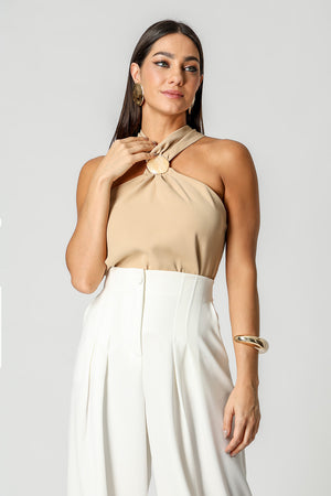 Blusa Crepe Com Fivela Marmorizada No Decote