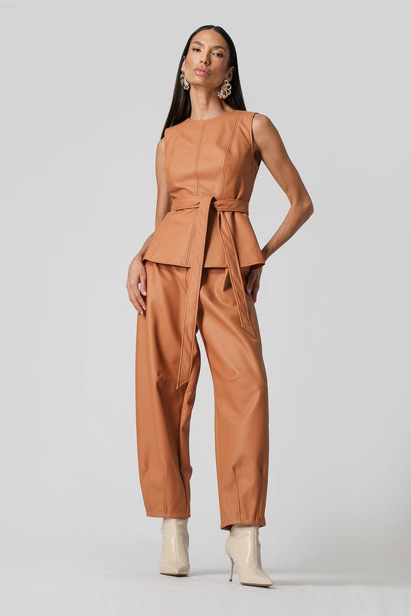 Blusa Peplum em Couro Sintético Com Faixa
