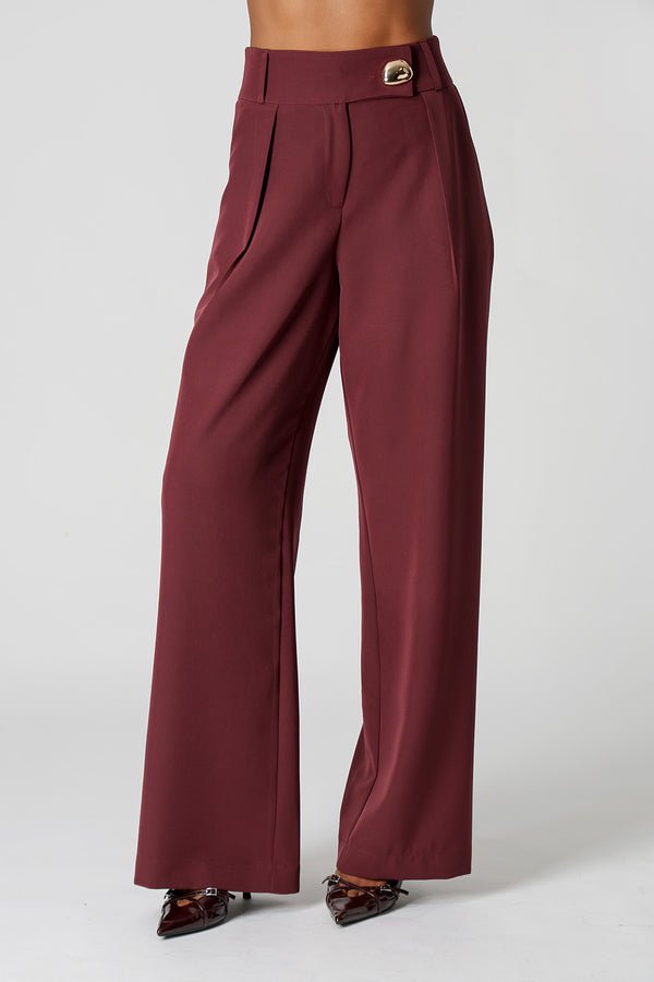 Calça Minimalista Alfaiataria com Botão Dourado