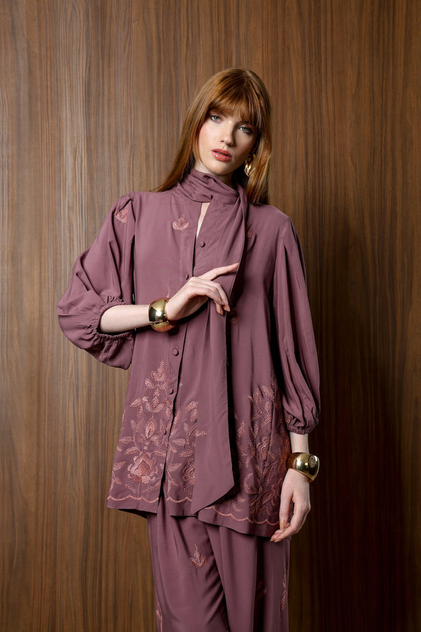 Camisa em Viscose Com Faixa e Bordado
