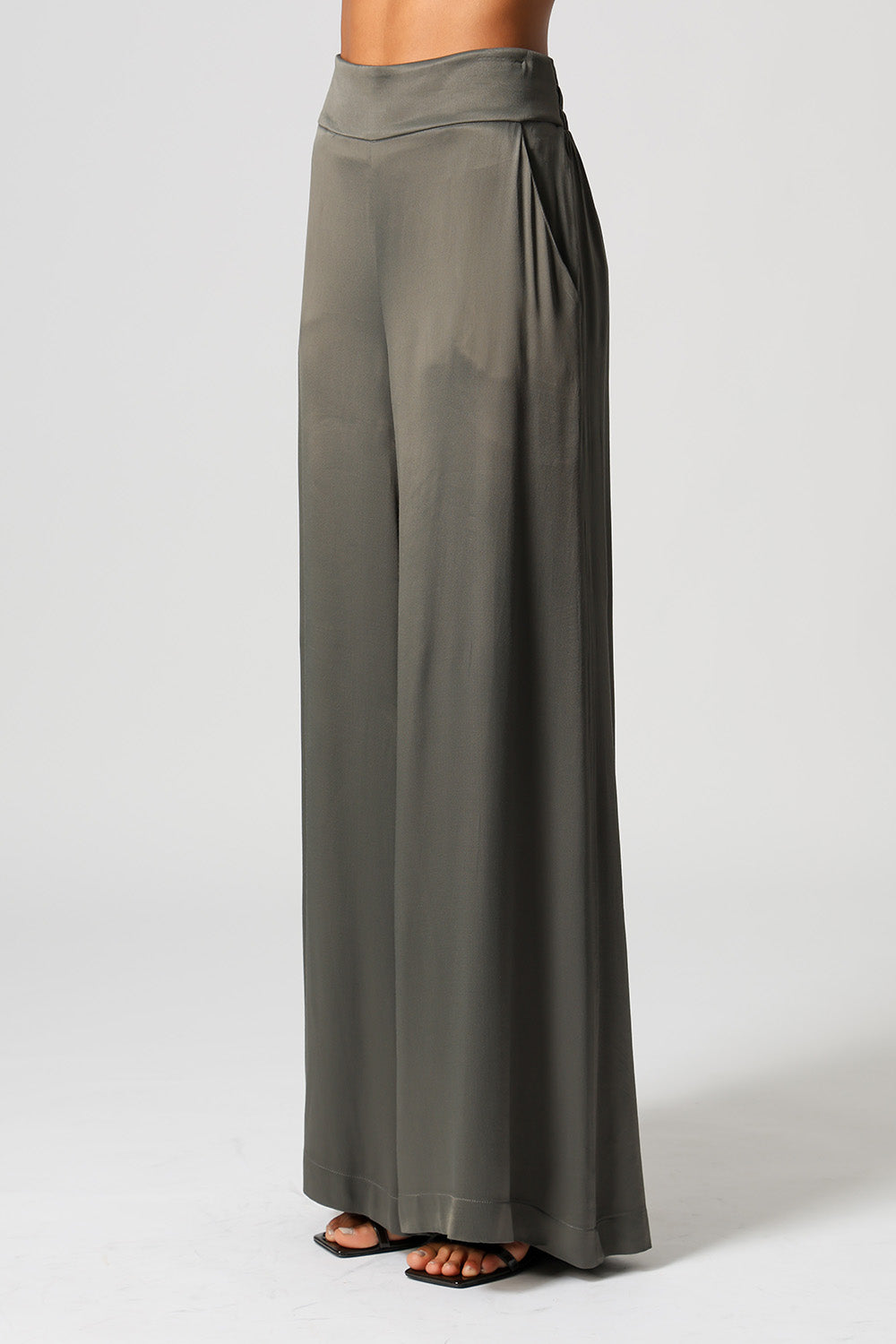 Calça Pantalona Em Cetim - CHUMBO