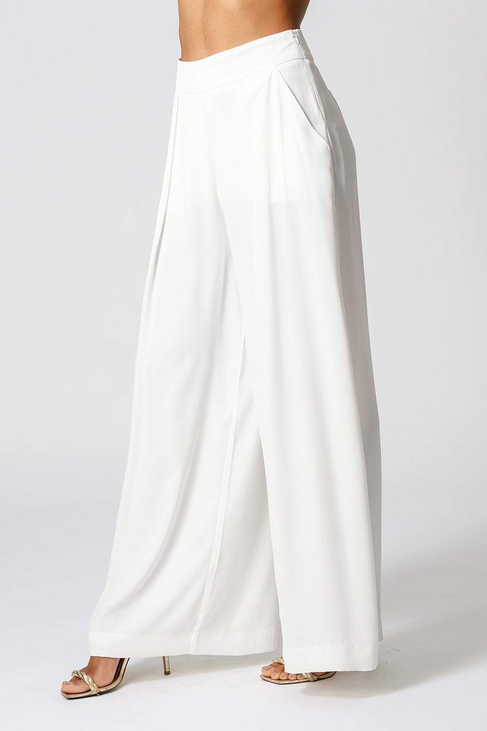 Calça Pantalona Com Prega Frontal - OFF WHITE