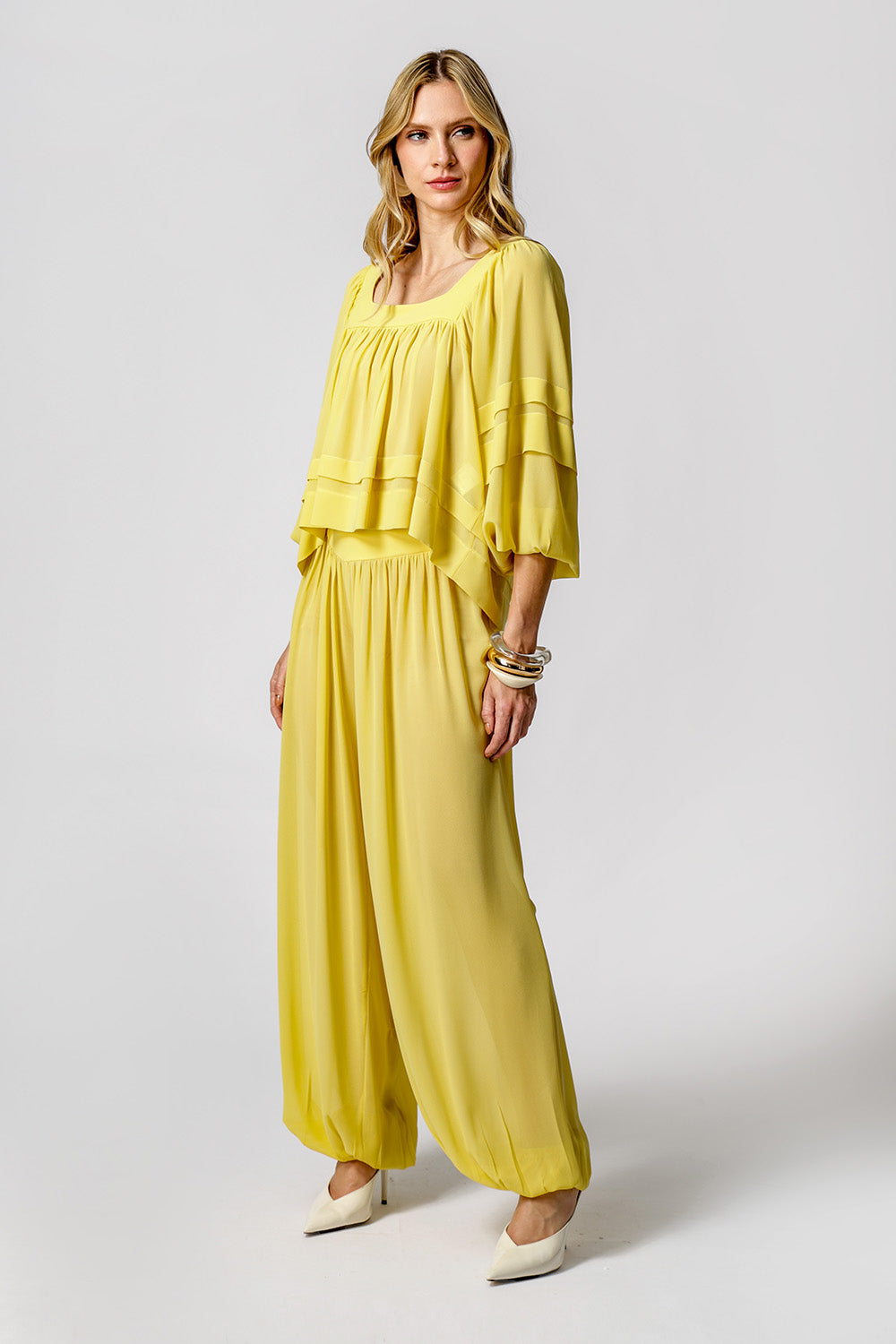 AMARELO