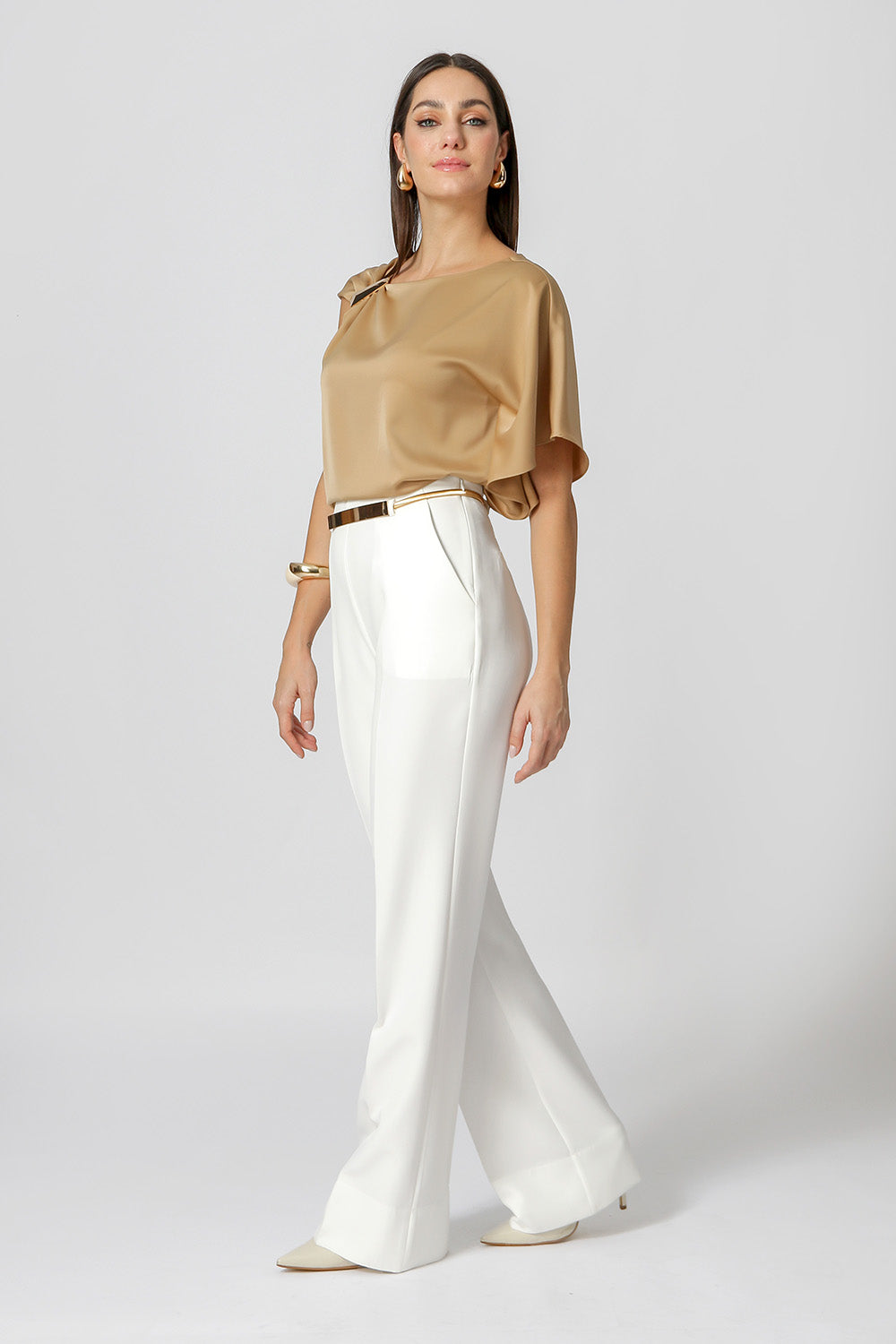 Blusa de Cetim Com Manga Assimétrica - GOLD