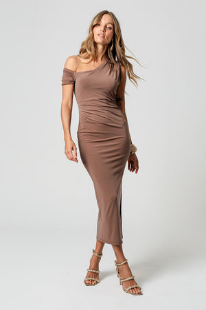 Vestido Decote Assimétrico - MARROM