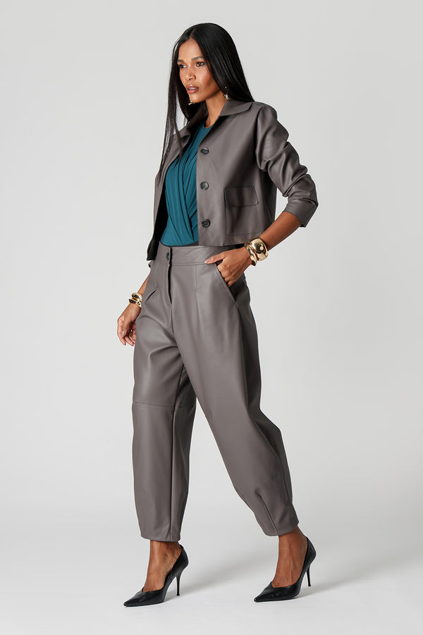 Jaqueta Minimal Em Couro Sintético