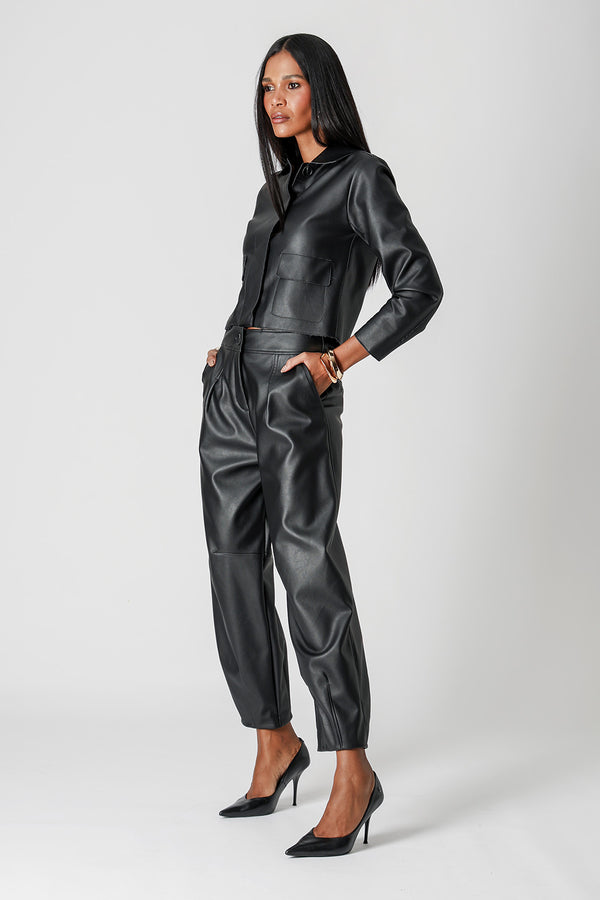 Jaqueta Minimal Em Couro Sintético