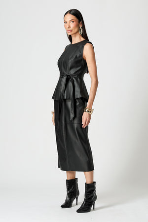 Blusa Peplum em Couro Sintético Com Faixa