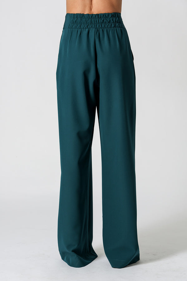 Calça Minimalista Alfaiataria com Botão Dourado