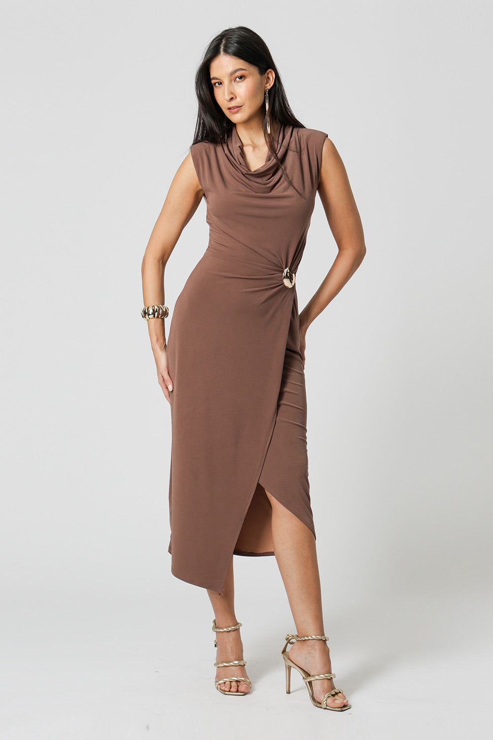 Vestido Transpassado com Acessório - MARROM