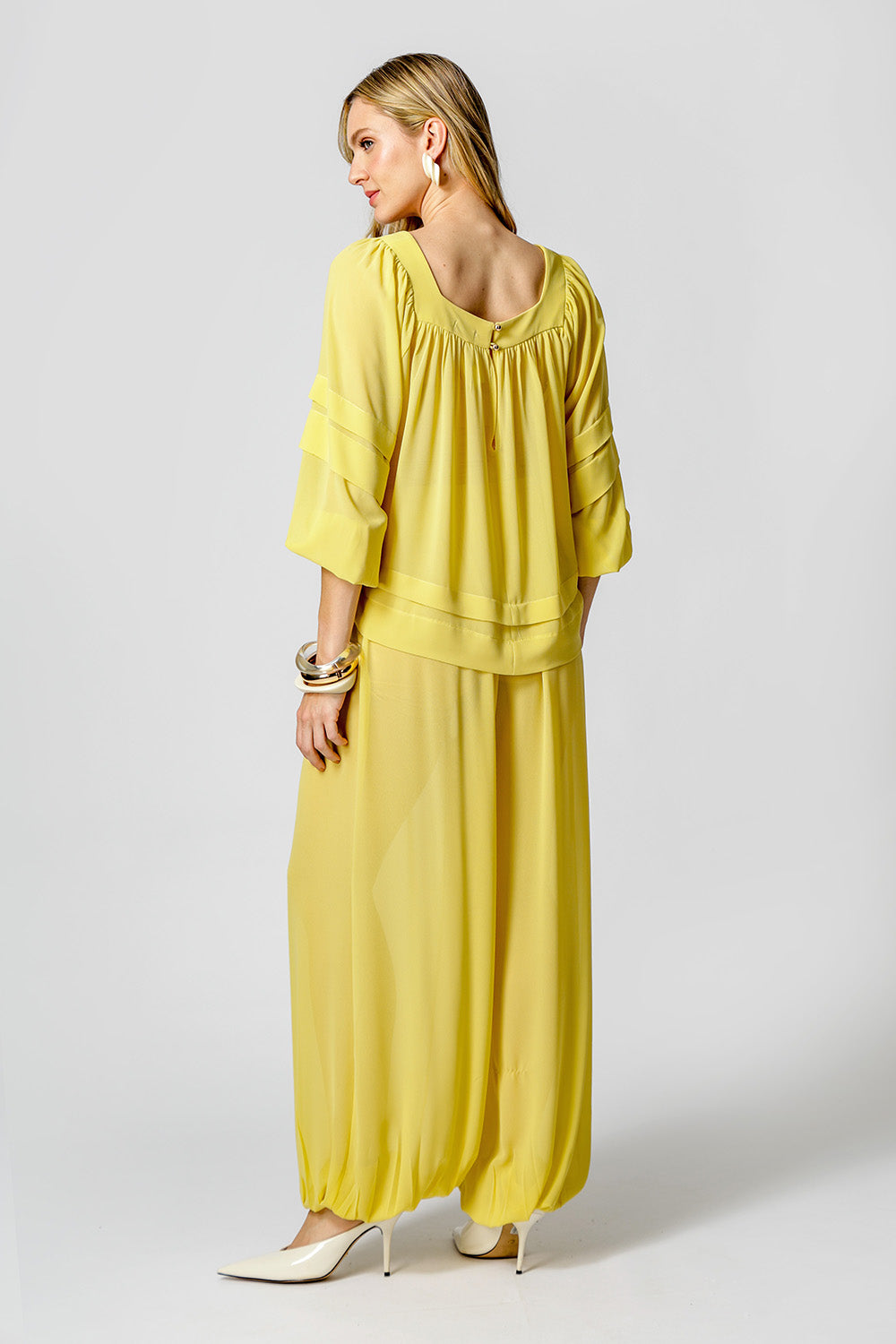 AMARELO