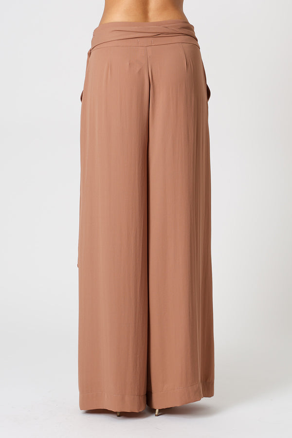 Calça Pantalona com Cinto Marmorizado - MARROM