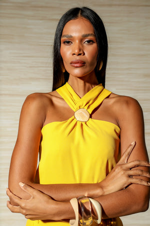 Blusa Crepe Com Fivela Marmorizada No Decote