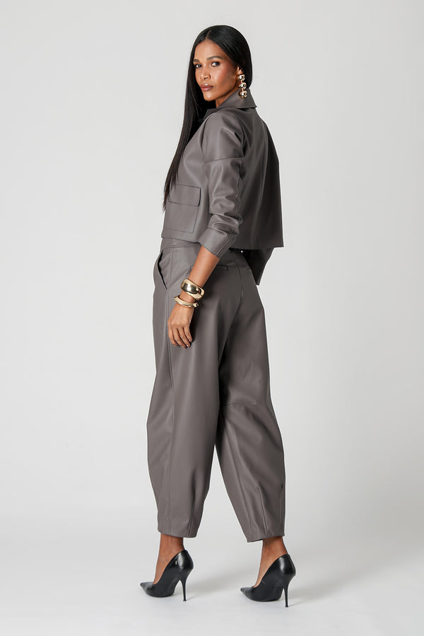 Jaqueta Minimal Em Couro Sintético