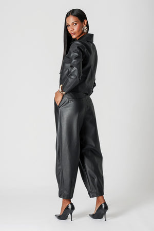 Jaqueta Minimal Em Couro Sintético