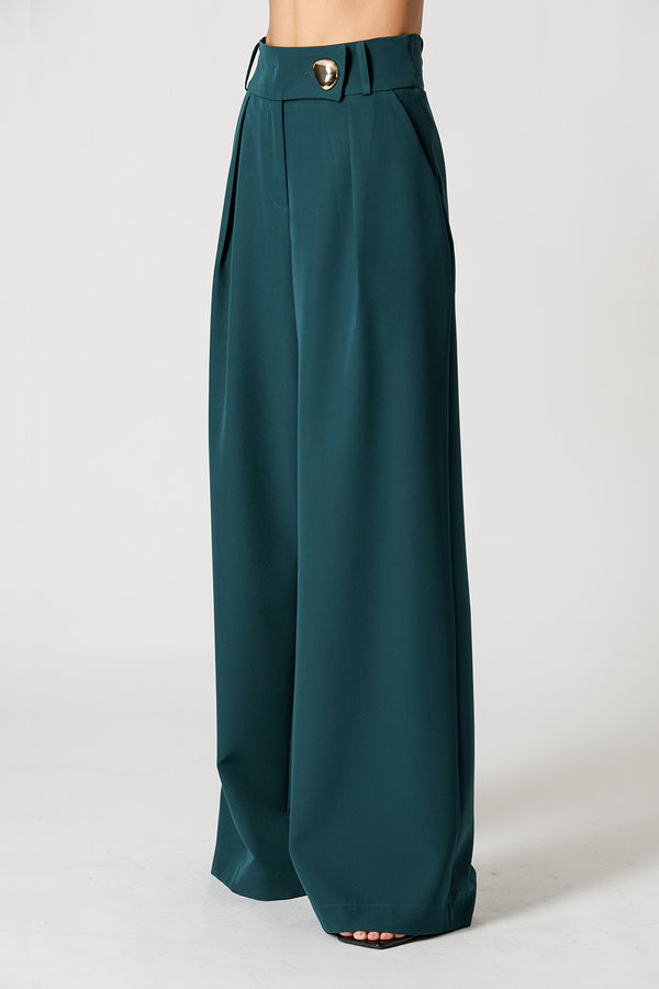 Calça Minimalista Alfaiataria com Botão Dourado