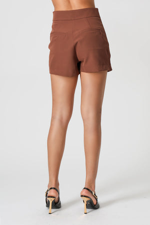 Falda corta con hebilla dorada - TABACO