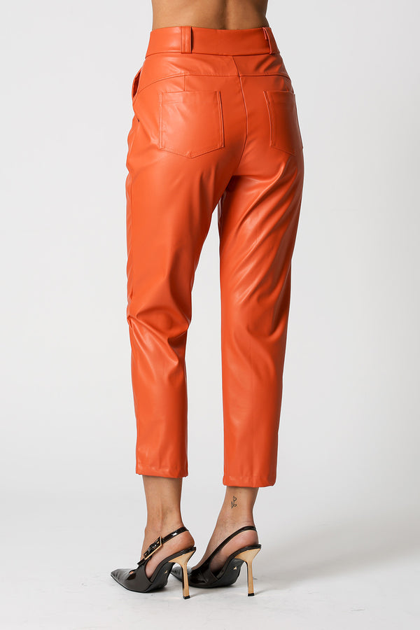 Calça Cenoura Em Couro Sintético