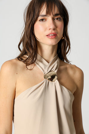 Blusa Com Fivela No Decote