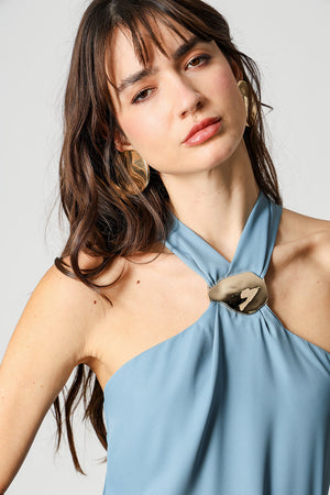 Blusa Com Fivela No Decote