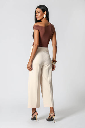 Blusa Decote Assimétrico Com Fivela - TABACO