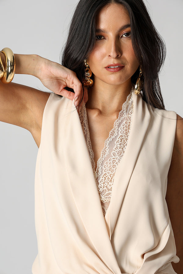 Blusa Peplum Transpassada com Top em Renda