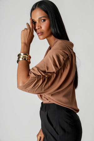 Blusa Cachequer Chiffon Plissado Com Renda