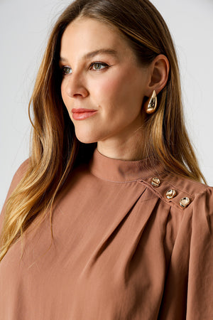 Blusa Botões Dourados e Manga Angel - MARROM