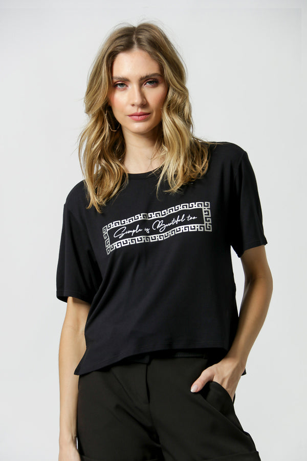Camiseta con estampado escrito - NEGRA